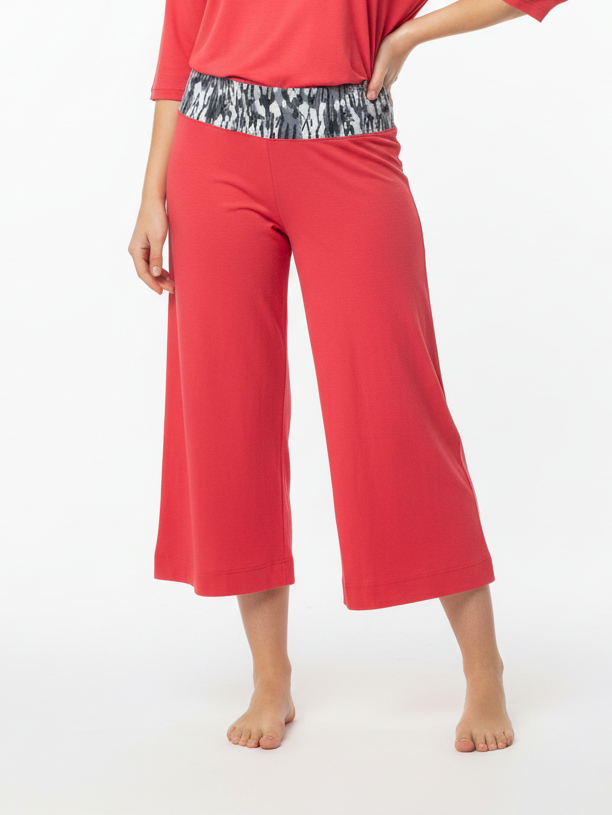 Stylish Single Jersey Flared Silhouette 3 Quarter Short For Women-Red-NSK52