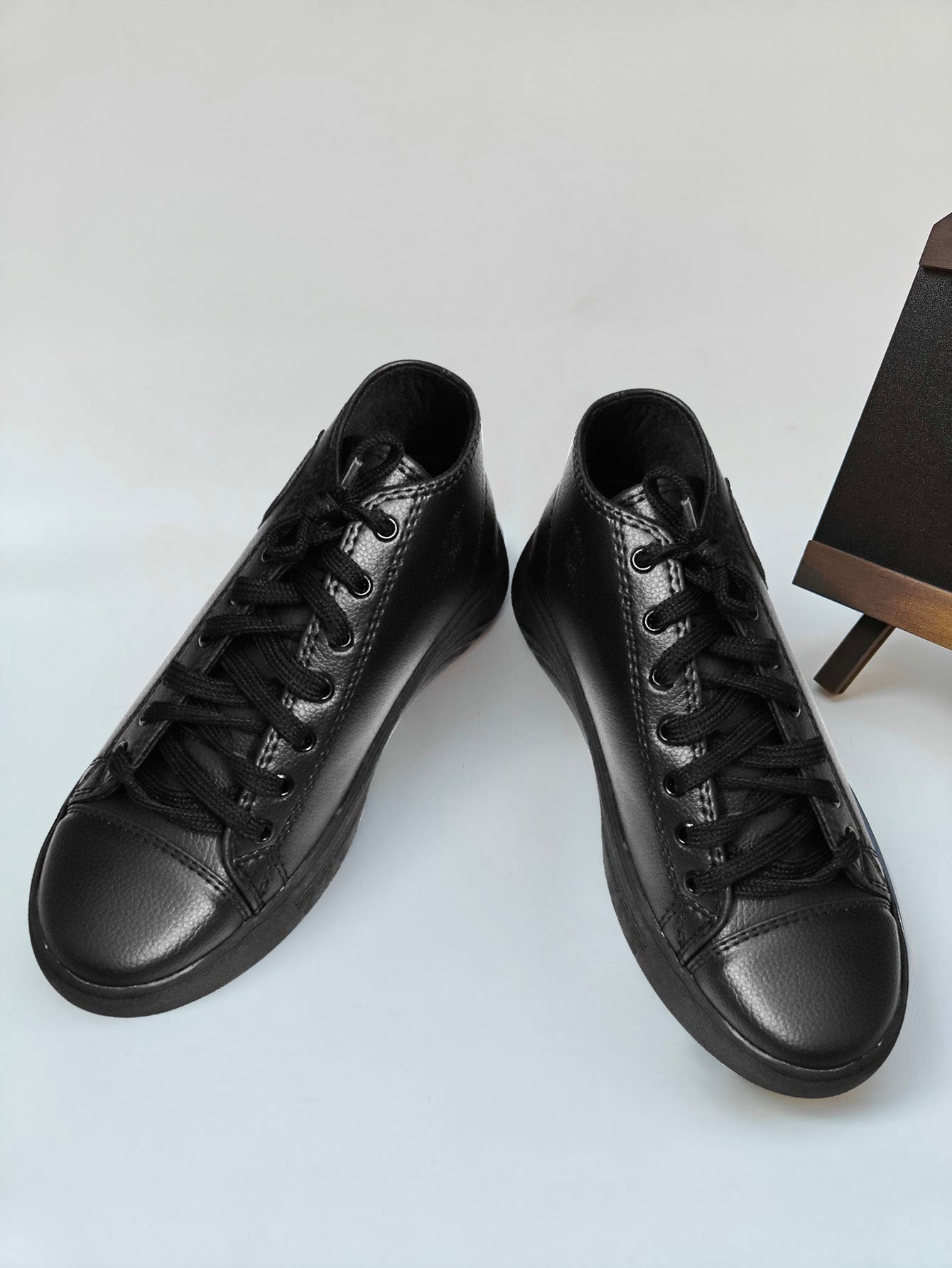 Black Camel Logo Style Sneaker Shoes For Men-Black-BR536